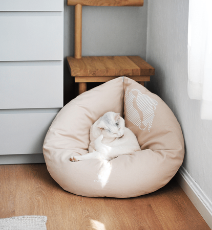 EMI beige Cat Bed